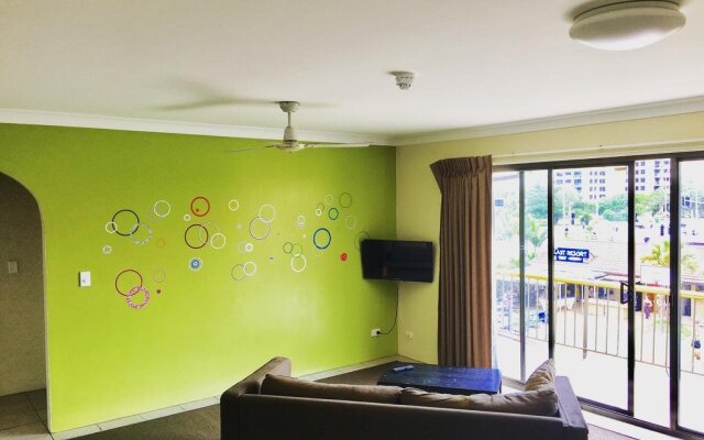 Maxmee Resort (formally Surfers Paradise Backpackers)