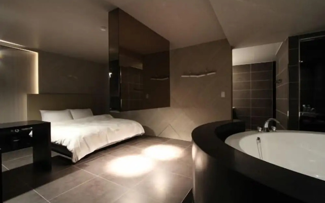 Valentine Hotel