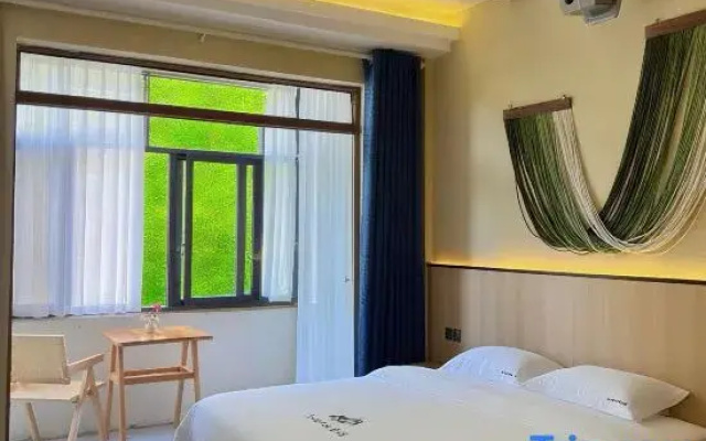 Yishan Yueji Inn
