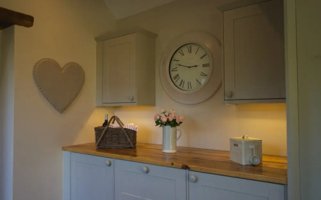Classic Cotswolds Getaway in Radcot
