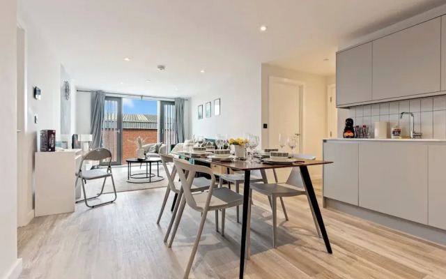 Meadow Haven 2 Bed 2 Bath, On-street Park, Netflix