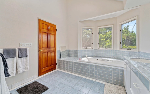 NEW - 1 Location-family-5br-yard-gym-parking