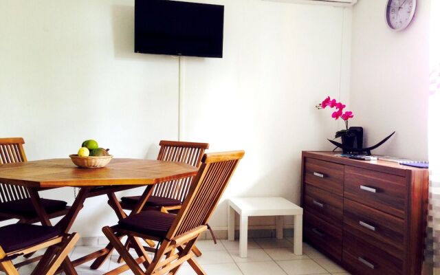 Apartment With one Bedroom in Le Gosier, With Enclosed Garden and Wifi