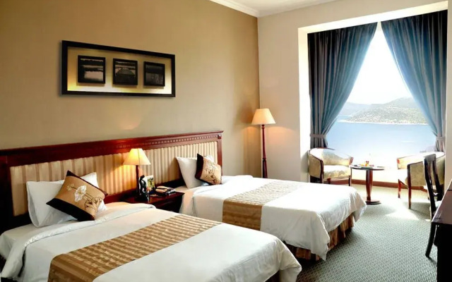 Aloha Ha Long Hotel