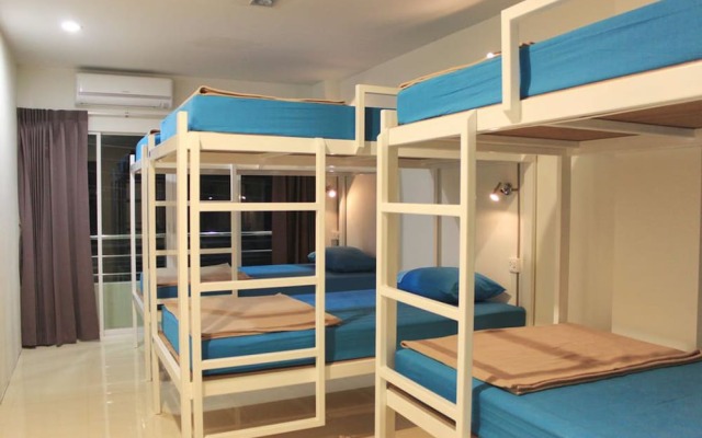 Ananas Phuket Central Hostel - Adults Only