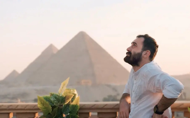 Crowne pyramids palace