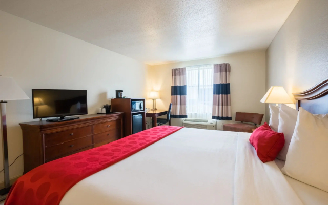 Cottonwood Suites Savannah Hotel & Conference Center