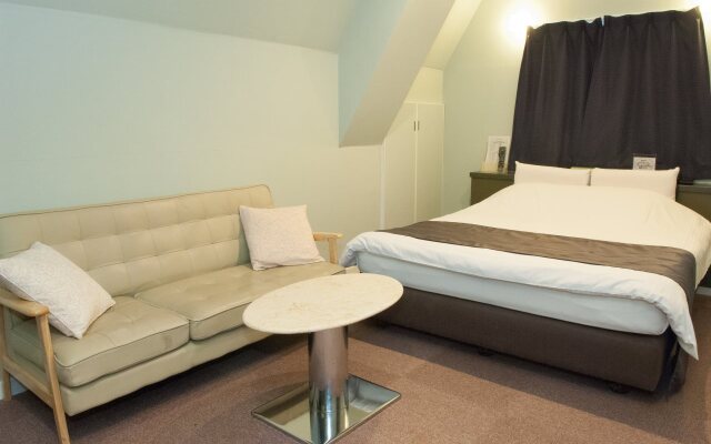 Hotel L