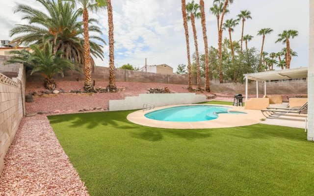 Vegas Delight   Lovely 4Bd w/ Sparkling Pool!