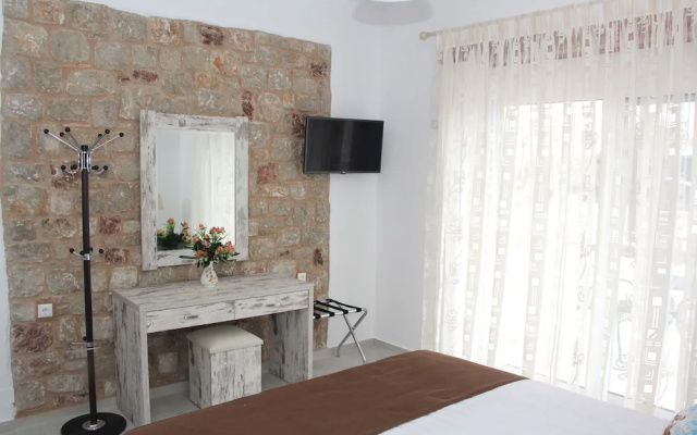 Haraki Stone Apartments