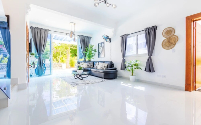 New Stylish 3BR Villa With Private Pool Terrace