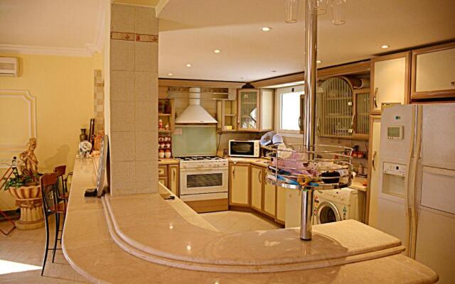 Luxurious Villa with Private Pool and Beach