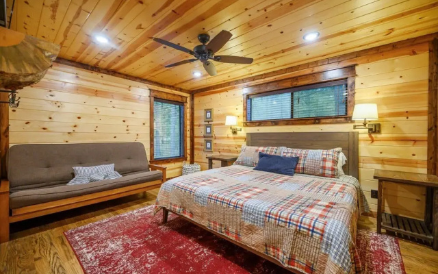 Sugar Mama Cabin for 10!