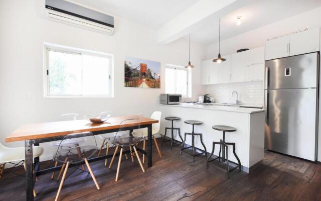 Sunny 3BR in Prague 8 by HolyGuest