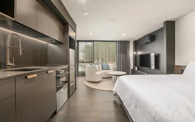 Braddon Studio With BBQ Area