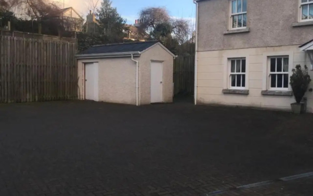 5 Laurel Court