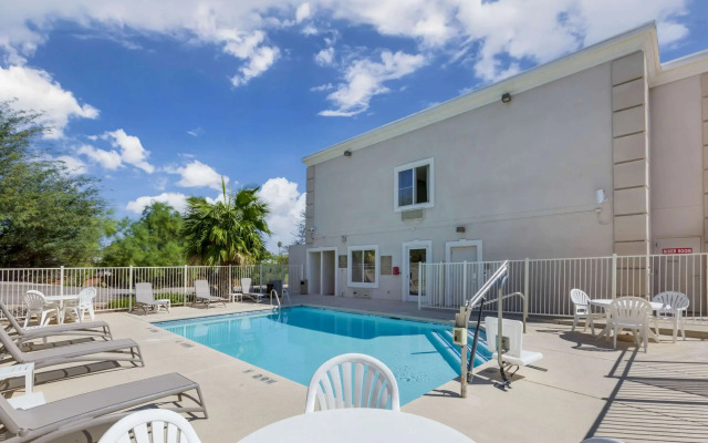 Comfort Inn Green Valley I-19