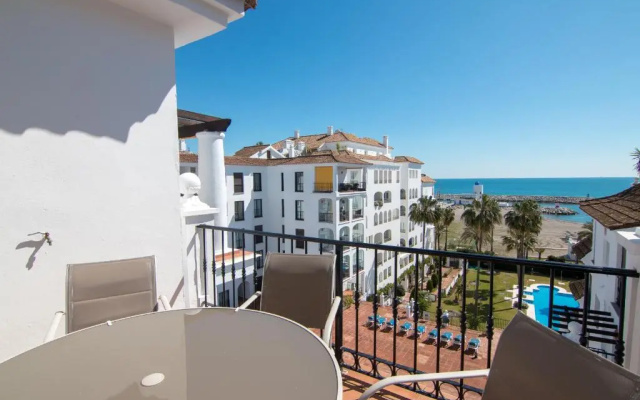 2233-Lovely 2 bedrooms on the beach, pool and port