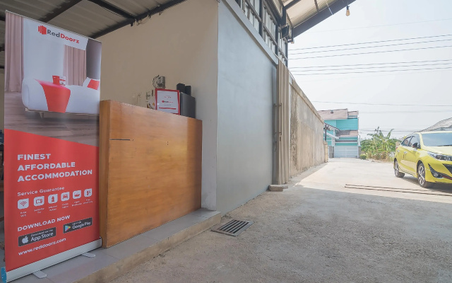 RedDoorz near Alun Alun KC Haurgeulis