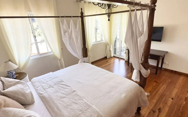 Quinta Martin Modern Retreat
