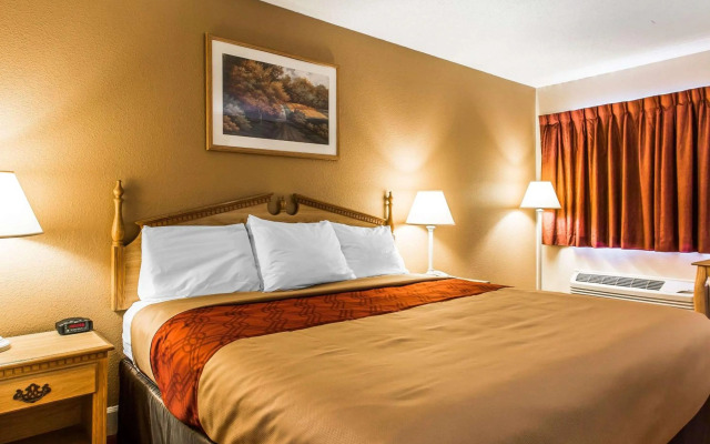Econo Lodge Inn & Suites Huntsville University Area