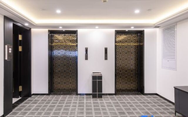 XANA Deluxe Hotel (Qingdao Beer Street Zhongshan Park)