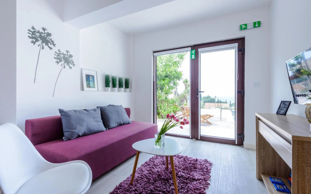 Tandem Apartments with Swimming pool