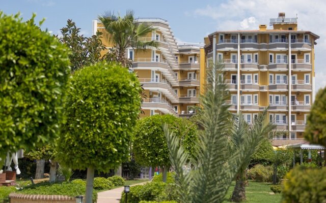 Senza Inova Beach Hotel