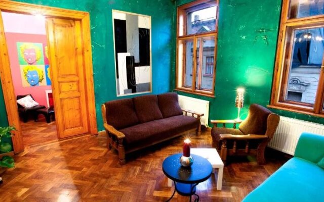 Art Hole Hostel
