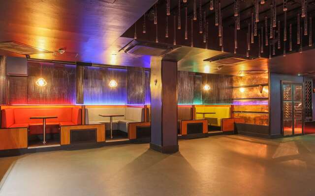Le Monde Hotel