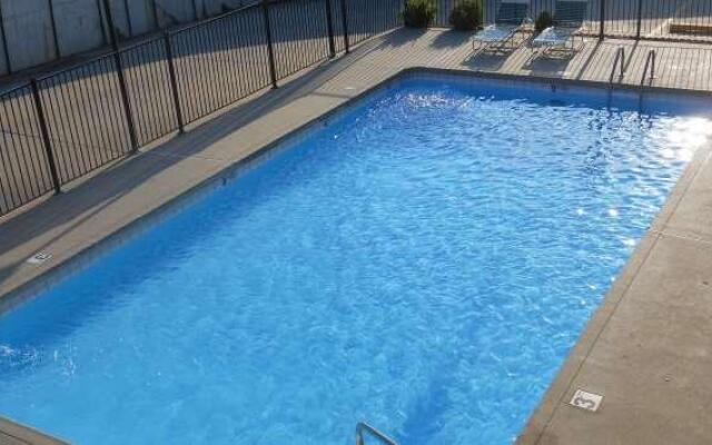 AmeriStay Inn