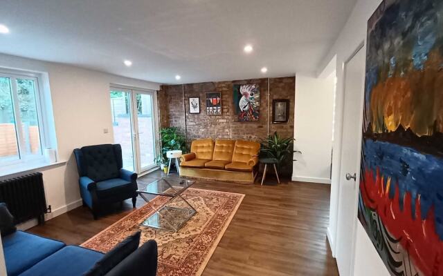 Northampton Oasis - 4 Bedroom House