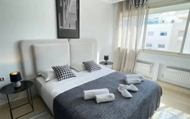 Black White Modern Spacious