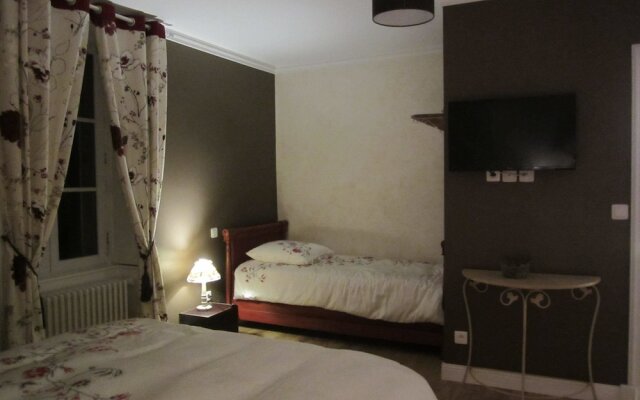 Le Manoir Aux Douves