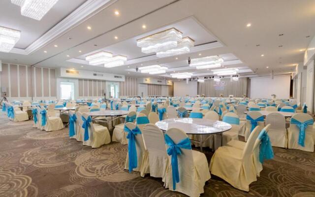 Avana Hotel and Convention Center (SHA Plus+)