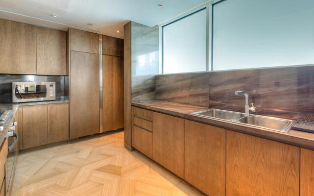 Dxb - Five - 30301 - Pj