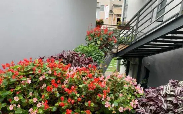 Shenzhen Hua Zhu Xiao Yuan HomestaShenzhen Sha Yu Yong Hua Zhu Xiao Yuan Homesta