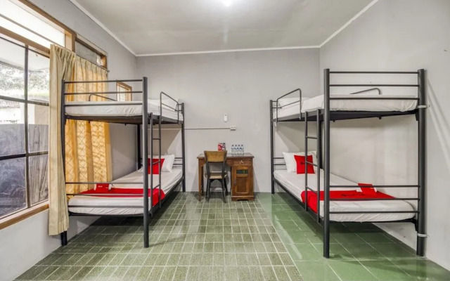 RedDoorz Hostel near Adisucipto Airport Yogyakarta