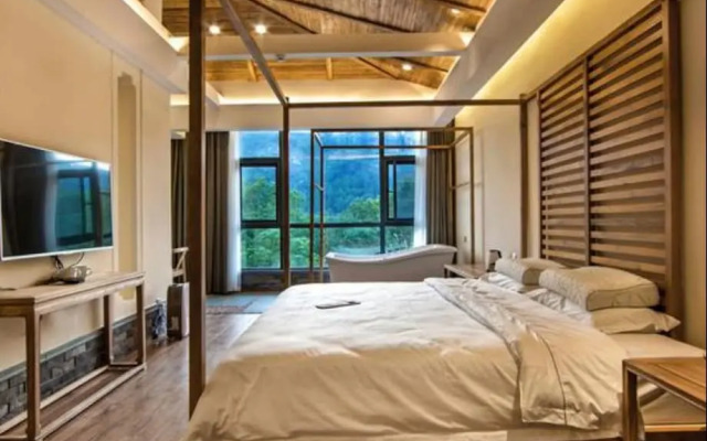 Wuyishan Old Street Hill Lodge