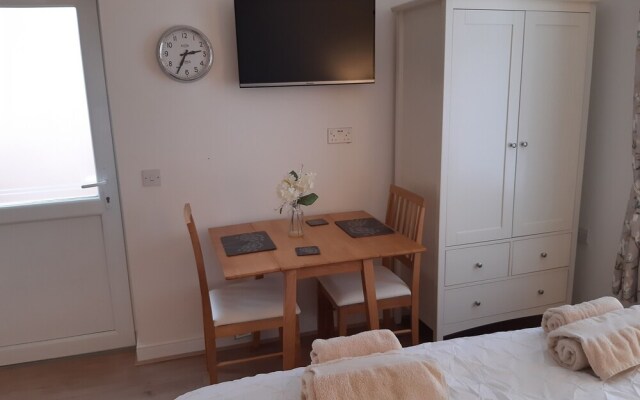 Oakdene.....perfect for Couple or Singles