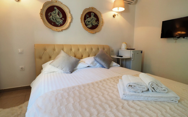 Captain Emo City Apartments