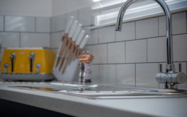 Ivy Cellar - 1 Bedroom Apartment - Tenby