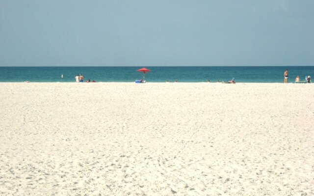 Crescent Street 1138 A by Vtrips