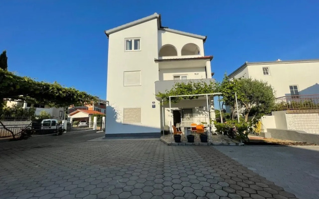 Tea - Parking and Grill, 100 m From sea - A1