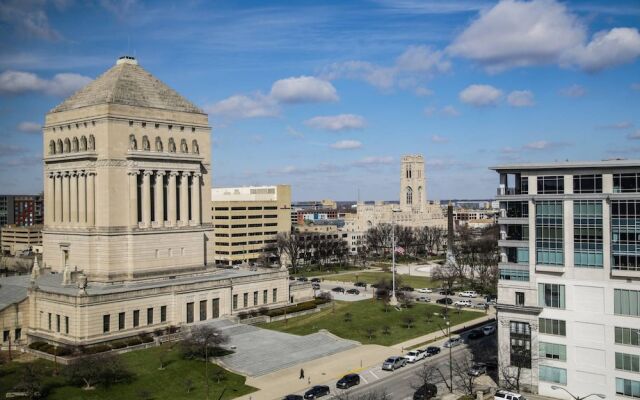 Classic Downtown 1BR Apt with Views