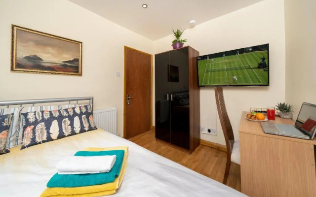 F5 Private Double Room (Sandycroft Guest House)