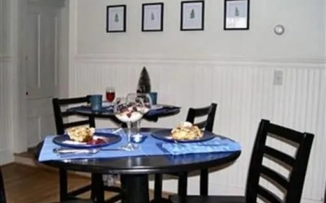 Eddington House Inn - Bed And Breakfast - Adults Only
