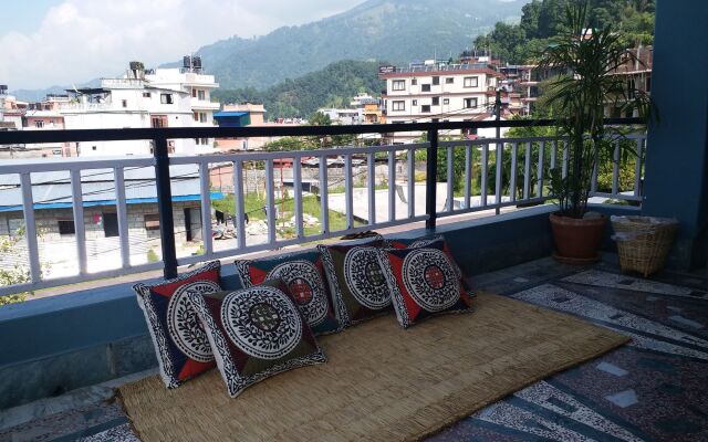 Apartment with mountain and lake view