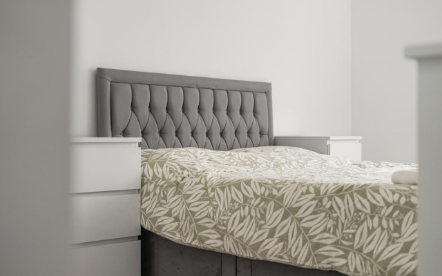 2 Bed Flat - Sleeps 3 - Parking - Wifi
