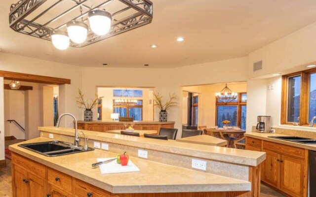 Slopeside Villa by Exceptional Stays